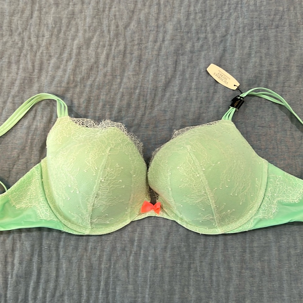Victoria’s Secret Very Sexy Push-Up Bra 34DDD NEW